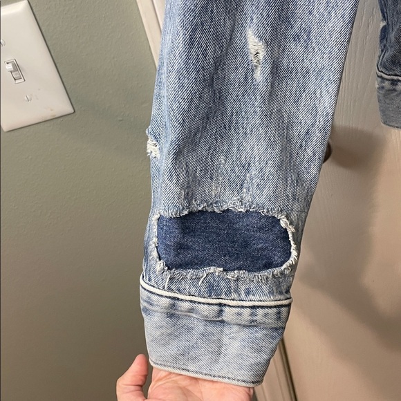 Calvin Klein Like New Men's Denim Jacket Acid Wash Patched Distressed Size Small - Picture 4 of 14